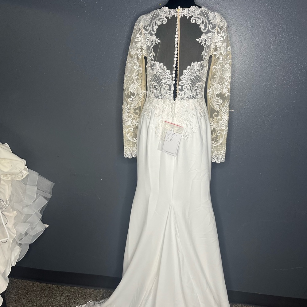 Lightweight, crêpe, long sleeve lace wedding gown ivory - Picture 8 of 15